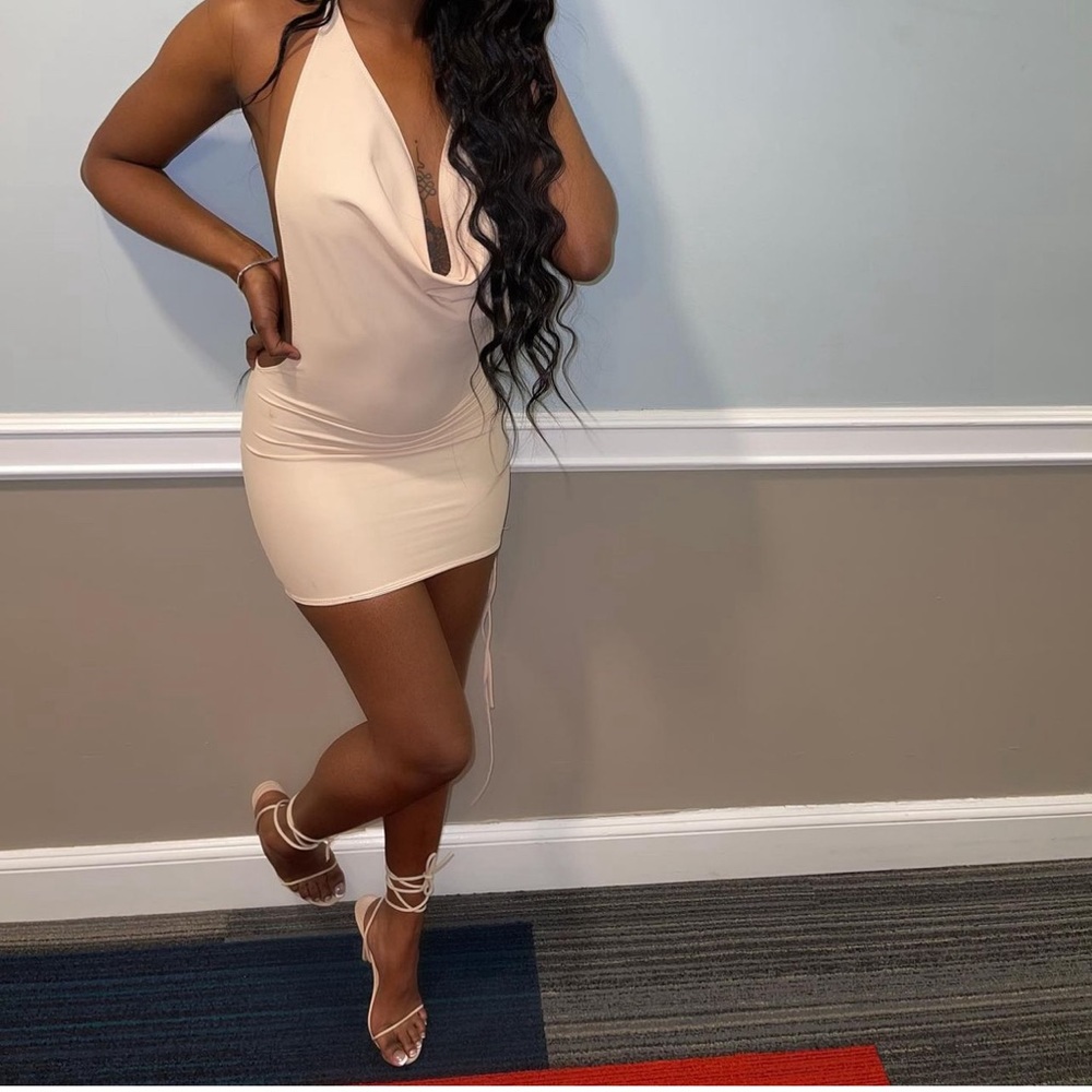Backless dress
